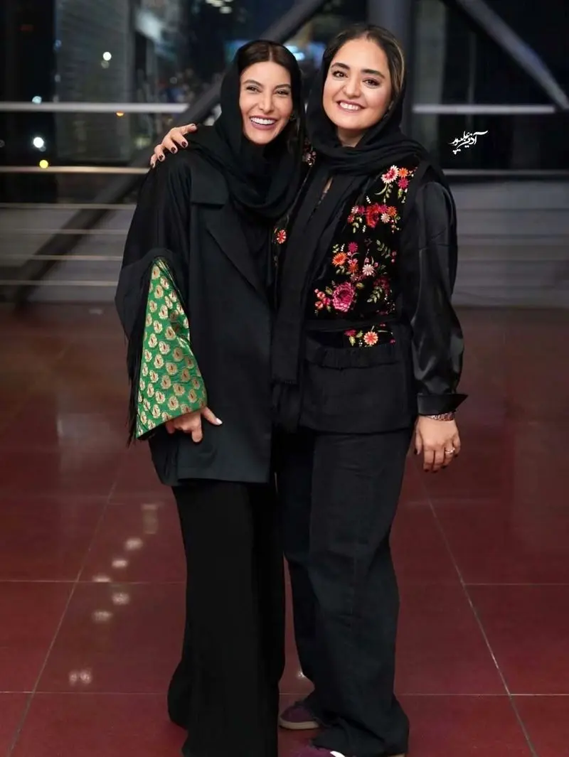 نرگس محمدی به همراه همسرش علی اوجی و فریبا نادری در جشنواره فیلم شهر