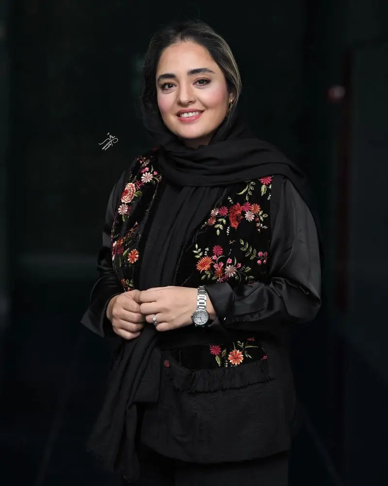 نرگس محمدی به همراه همسرش علی اوجی و فریبا نادری در جشنواره فیلم شهر