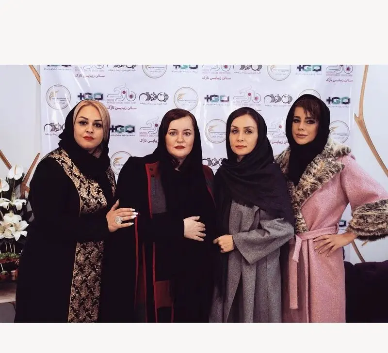 نعیمه نظام دوست و خواهرش