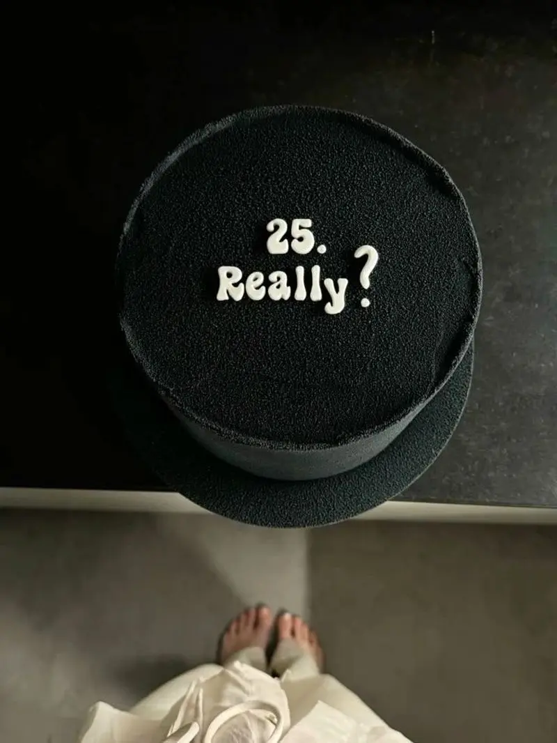 کیک تولد سیاه و سفید