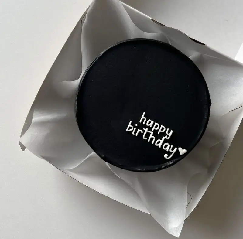 کیک تولد سیاه و سفید