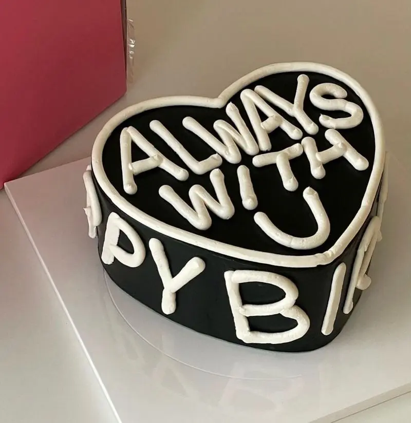 کیک تولد سیاه و سفید