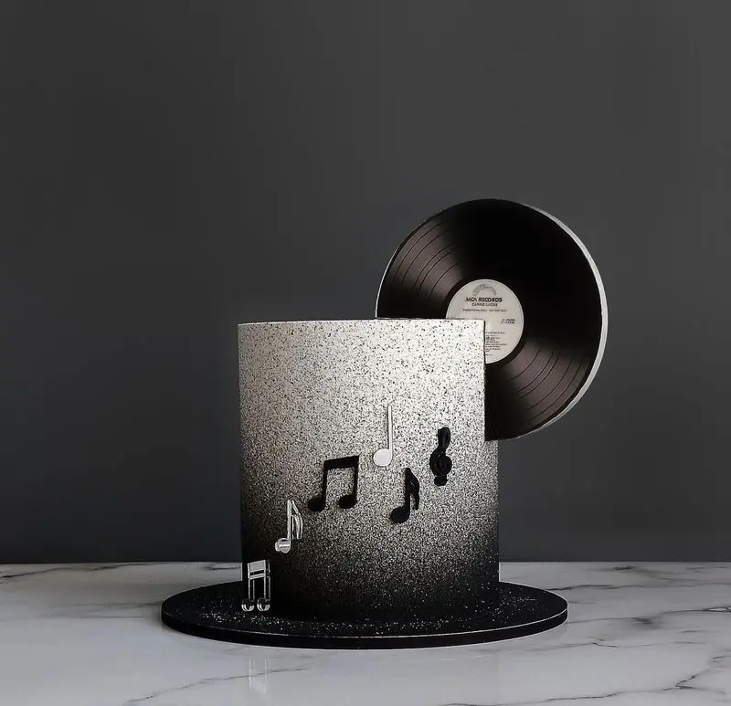 کیک تولد سیاه و سفید