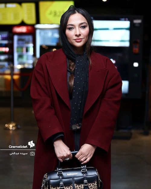 پالتوی قرمز آناهیتا درگاهی