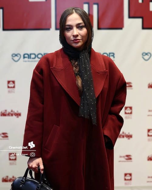 پالتوی قرمز آناهیتا درگاهی