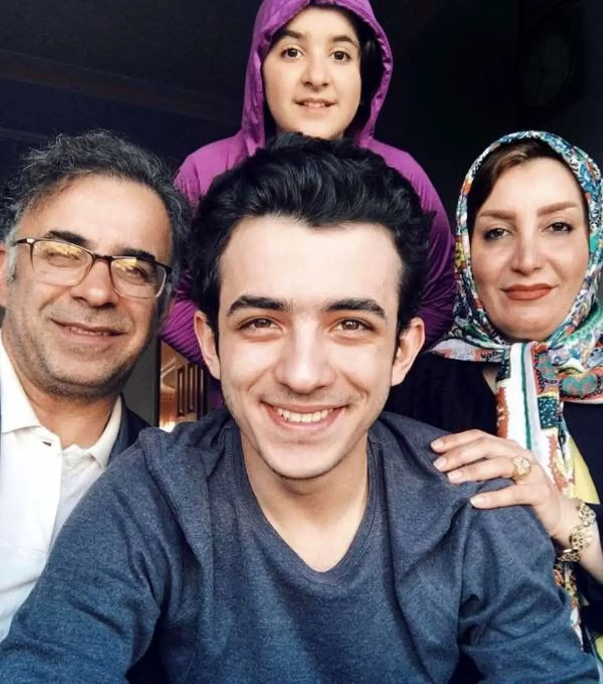 پدر و مادر علی شادمان