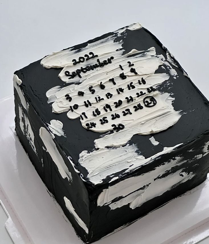 کیک تولد سیاه و سفید