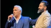 ویدیو/ تعریف و تمجید مهران مدیری از مهمان ویژه اش در کنسرت دبی: من خواننده نیستم فقط میخونم ولی علی+ غوغای خوانندگی علی زندوکیلی