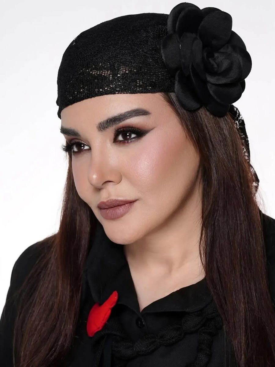 استایل ندا قاسمی با شلوار راهراه 1