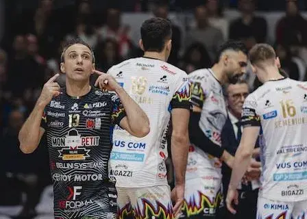 ایوان زایتسف علیه تیم سابق و یک لشکر ستاره‌اش