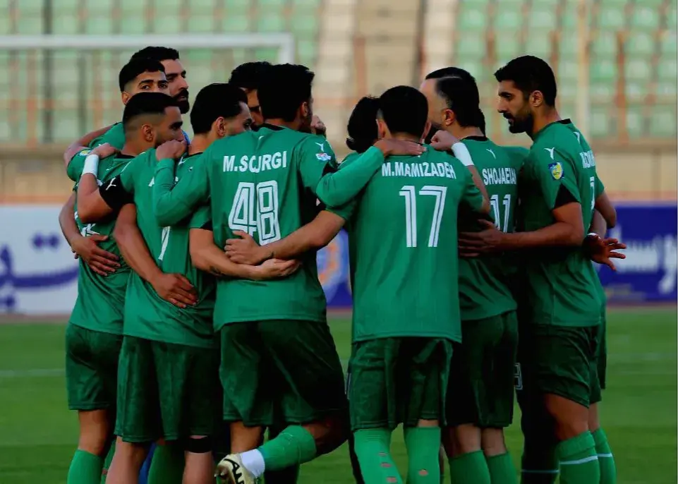 شمس‌آذر قزوین با پاسخی تند به پوستر پرسپولیس فضای رقابت را متشنج کرد!