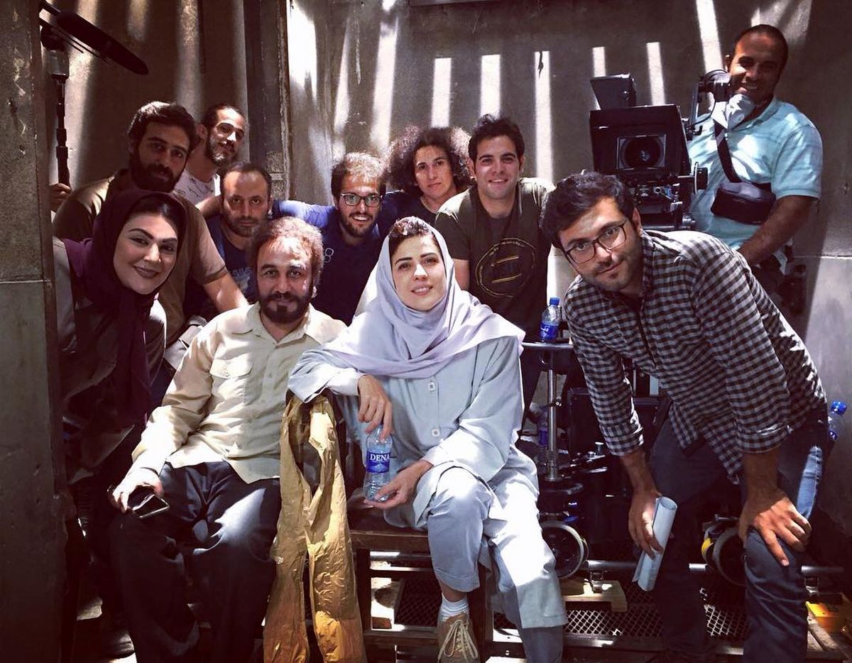 قاب تاریخ | مازیار لرستانی در پشت صحنه هزارپا در کنار رضا عطاران و جواد عزتی؛ سال ۹۶