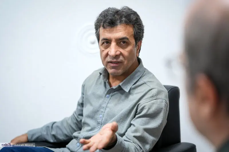 نقش اصلی، تبدیل به زن شد، چون سحر دولتشاهی بیشتر می‌فروشد/سحر دولتشاهی جای سعید چنگیزیان، چون موضوع زنان، موضوع ملتهب جامعه است/ اجرای گوران، بیات است