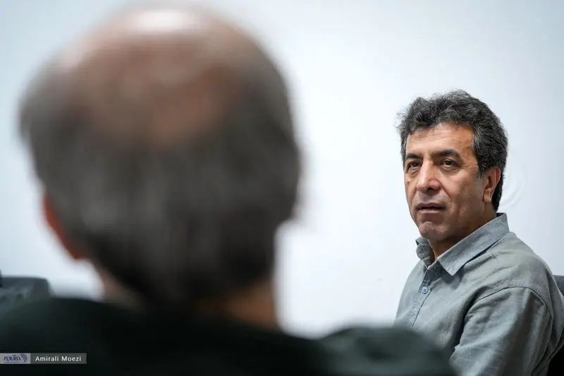 نقش اصلی، تبدیل به زن شد، چون سحر دولتشاهی بیشتر می‌فروشد/سحر دولتشاهی جای سعید چنگیزیان، چون موضوع زنان، موضوع ملتهب جامعه است/ اجرای گوران، بیات است