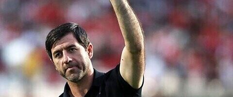 کریم باقری: در صف نان بربری و سنگک شاطرها  خارج از نوبت به من لطف دارند و میخواهند نان بدهند اما نمی‌گیرم و می‌گویم دوست دارم که…+عکس