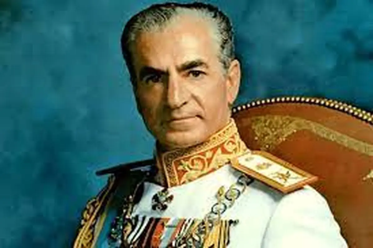 قاب تاریخ |  «محمدرضا پهلوی» در حال بازدید از مسجد پاریس در فرانسه؛ سال 1327