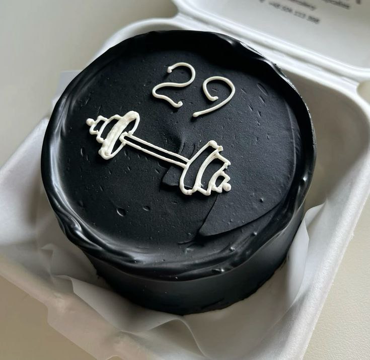 کیک مینیمال مردانه