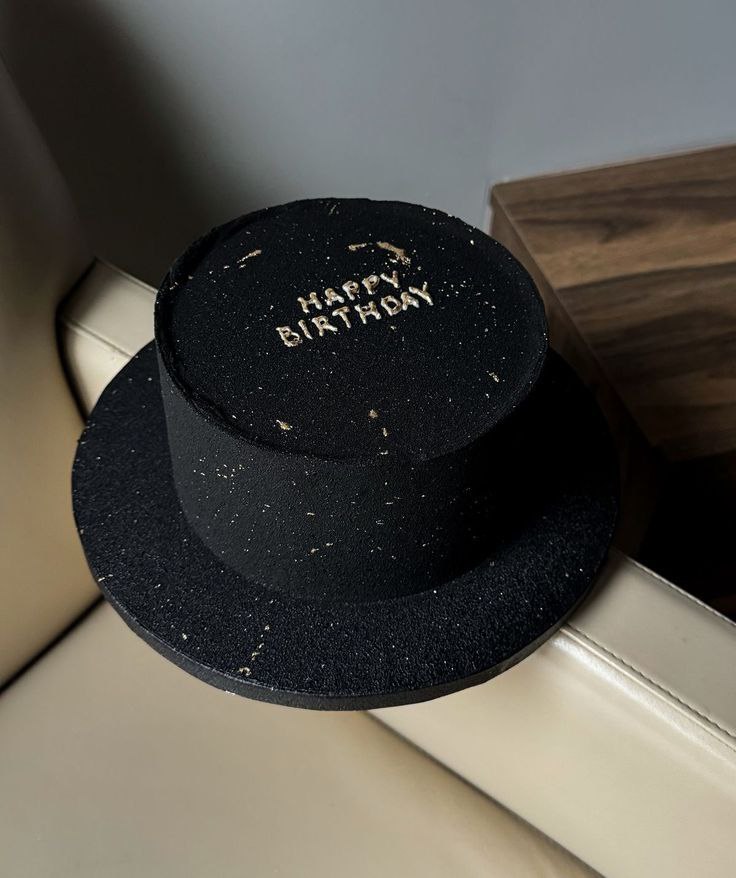 کیک مینیمال مردانه