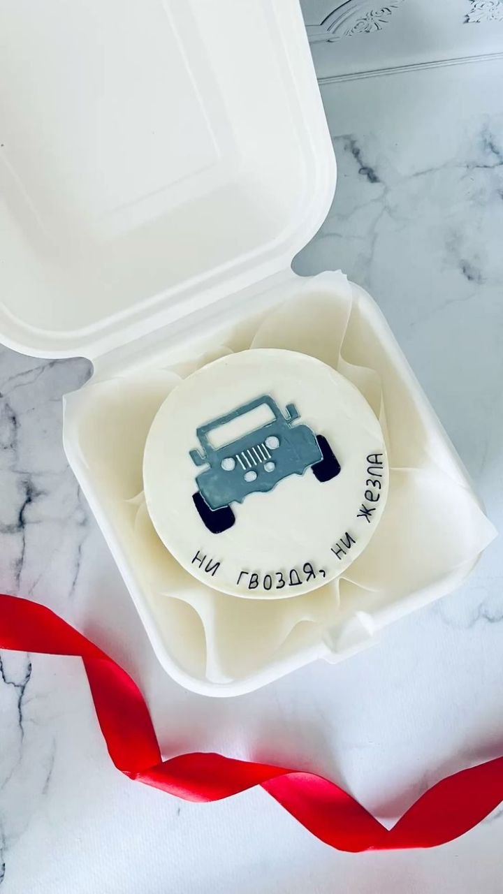 کیک مینیمال مردانه