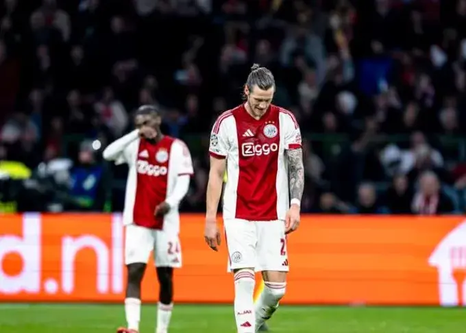 سرمربی آژاکس اخراج شد