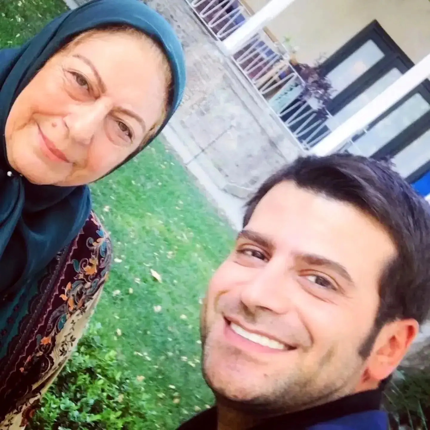 rozbeh.hesari.fanspage_1740163815_3573075518078458568_34689913769_11zon