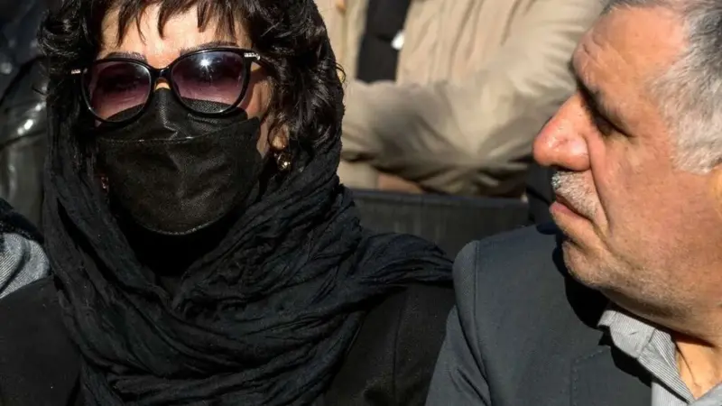 استایل بازیگران در مراسم تشییع هادی مرزبان/ نیکی مظفری، بهاره رهنما، شیوا مکینیان، فرهاد آئیش و مائده طهماسبی، رها خدایاری، شهره سلطانی، مجید مظفری و… 