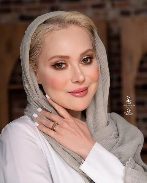 آرام جعفری با تیپ مجلسی کریسمسی؛ تازه عروس سینما که همه را شگفت‌زده کرد!