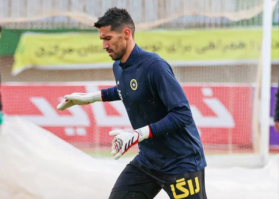 بازگشت درخشان سیدحسین حسینی؛ ۵ کلین‌شیت پیاپی در قلب سپاهان!