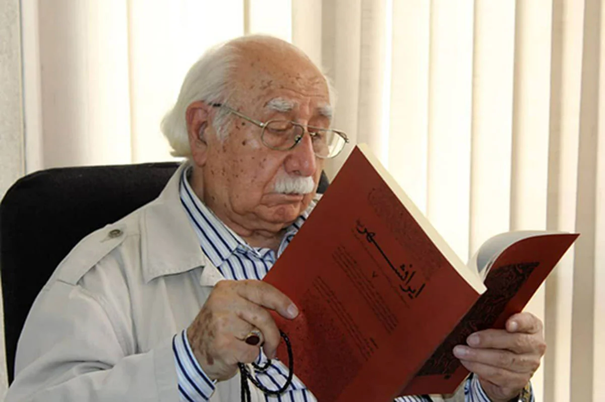 فتح‌الله مجتبایی: آدم از کتاب‌های درسی خجالت می‌کشد!