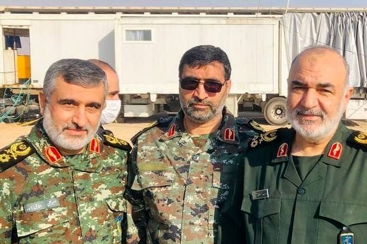 تجلی کوه سربلندی روی سنگ مزار مشترک شهیدان حاجی‌زاده و باقری؛ طراحی ویژه‌ای که همه را تحت تأثیر قرار داد