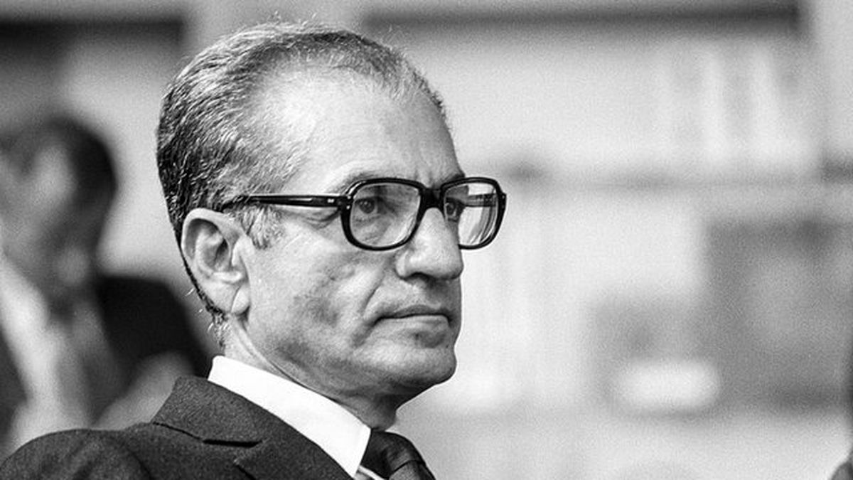 عکسی تاریخی و نادر از محمدرضا پهلوی در چادر پادشاه عربستان که هرگز ندیده‌اید!