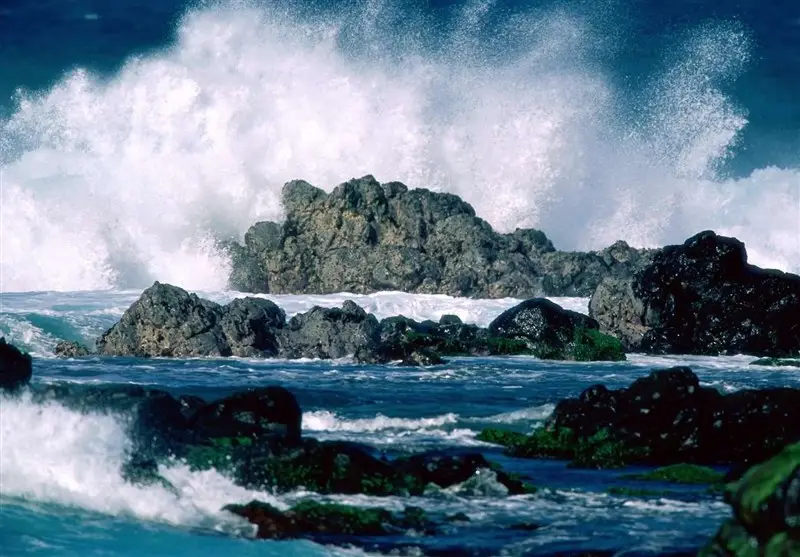 هشدار جدی هواشناسی: تردد شناورها در بندر چارک و کیش فردا کاملاً ممنوع شد!