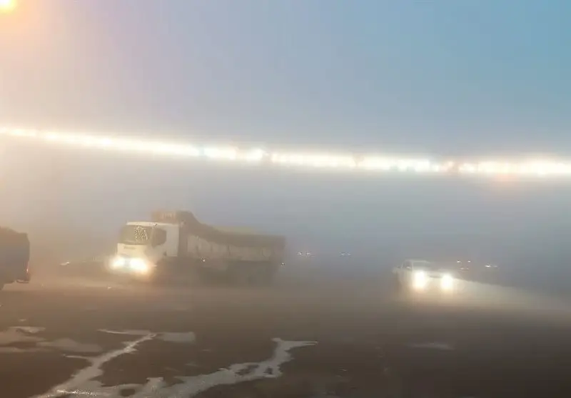 مه‌گرفتگی شدید در گردنه‌های فارس؛ تردد در جاده‌ها به چالش کشیده شد