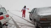 37 خودرو گرفتار و 96 نجات‌یافته/امداد و اسکان اضطراری در محورهای برفی لرستان