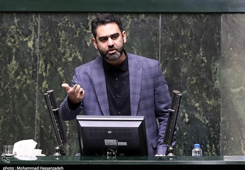 ثابتی: افزایش نرخ ارز تا 126 هزار تومان نیازمند پاسخ‌گویی وزیر اقتصاد است