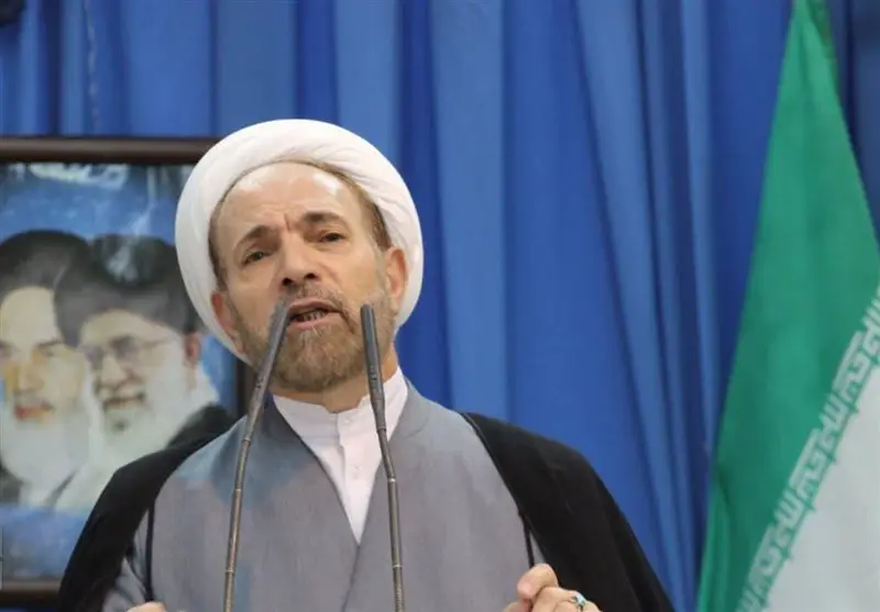 انتقاد تند امام جمعه ایلام از وضعیت اسفناک مبلمان شهری؛ آیا شایسته مردم است؟