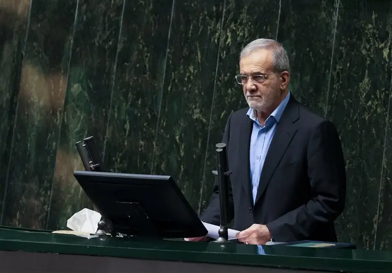 ورود جنجالی مسعود پزشکیان به صحن مجلس برای کلید خوردن بودجه ۱۴۰۵