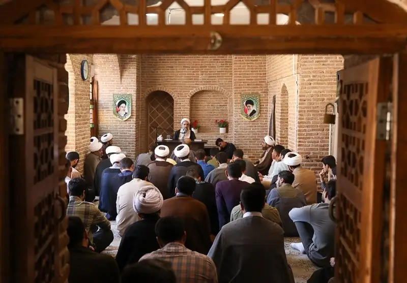 آیت‌الله مظفری: نگاه مردم به علماست/بصیرت فقط اطلاعات نیست