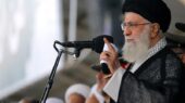 رهبر انقلاب: اقتصاد کشور در آستانه جنگی سخت قرار دارد!