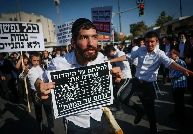 رسانه عبری هشدار داد: کشتی اسرائیل به سمت غرق شدن حرکت می‌کند!