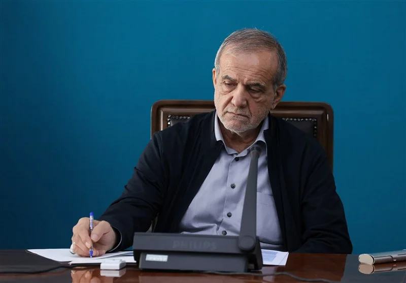 مسعود پزشکیان درگذشت مادر ۳ شهید را تسلیت گفت؛ الگویی بی‌نظیر از ایمان و صبر