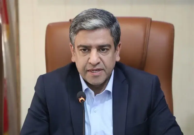 بازدید سرزده استاندار اردبیل از مدرسه دخترانه؛ گفتگوهای صمیمی با معلمان و دانش‌آموزان