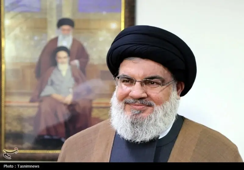 تصویر نایاب سید حسن نصرالله در حرم امام رضا(ع) با شیخ زکزاکی که همه را شگفت‌زده کرد