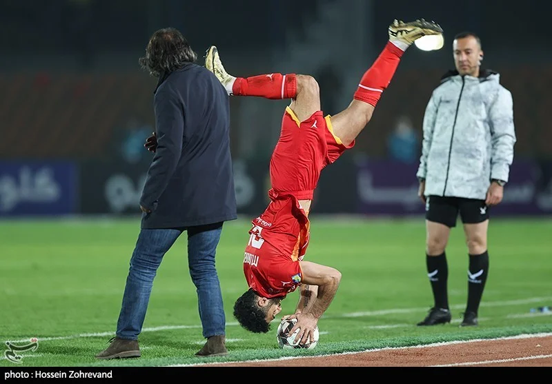 زمان دیدار پرهیجان فولاد و سپاهان نیم ساعت به تعویق افتاد!