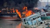 نجات معجزه‌آسا در اسکله کیش؛ آتش‌سوزی شناور باربری به موقع مهار شد!