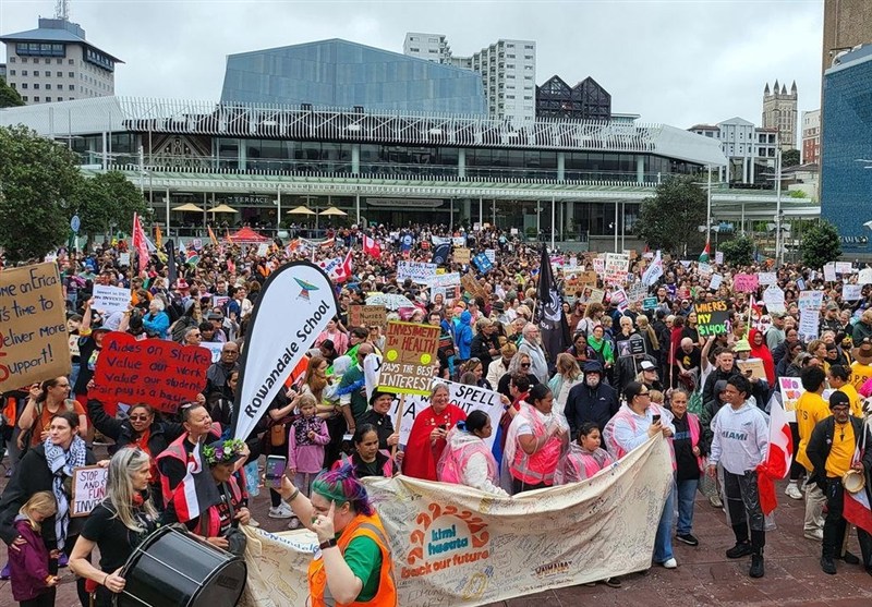 اعتصاب بی‌سابقه ۱۰۰ هزار کارگر در نیوزیلند؛ معلمان و پرستاران هم در صف اعتراض!