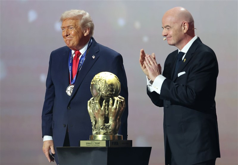 ببینید/جایزه من درآوردی صلح فیفا برای ترامپ، سوژه تمسخر رسانه‌های آمریکایی شد!