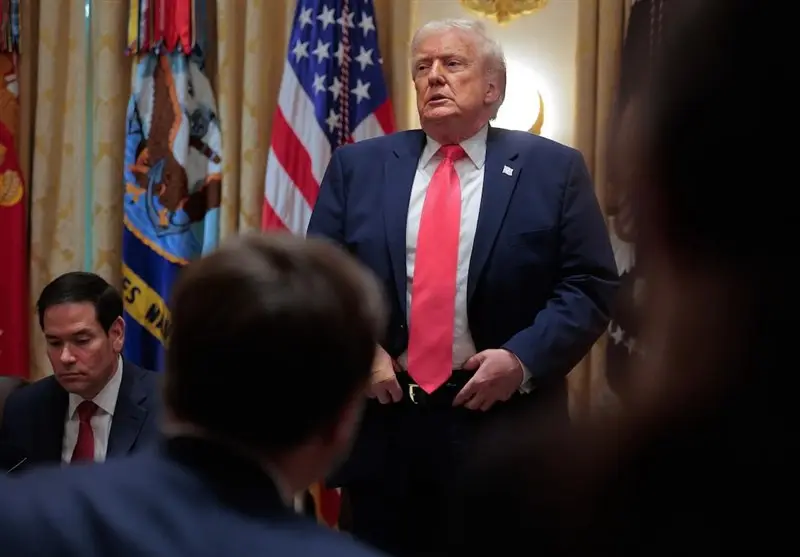 ترامپ با فرمانی جدید ورود اتباع پنج کشور به آمریکا را کاملاً ممنوع کرد!