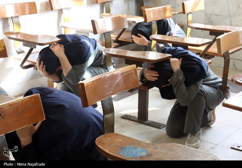 مانور زلزله در مدارس؛ از نمایش صوری تا آموزش‌های واقعی و تأثیرگذار!