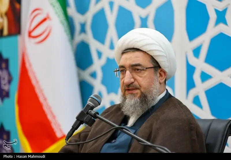 امام جمعه تبریز: وحدت حوزه و دانشگاه با نگاه انحصاری ممکن نیست!